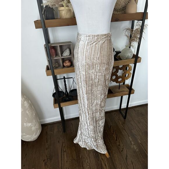 J Lux Label Size Small Velvet Pleated Champagne Hi Leg Slit Maxi Skirt - Picture 4 of 7